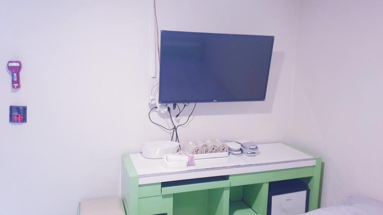 Oppa Hostel Sinchon-Hongdae Сеул Экстерьер фото