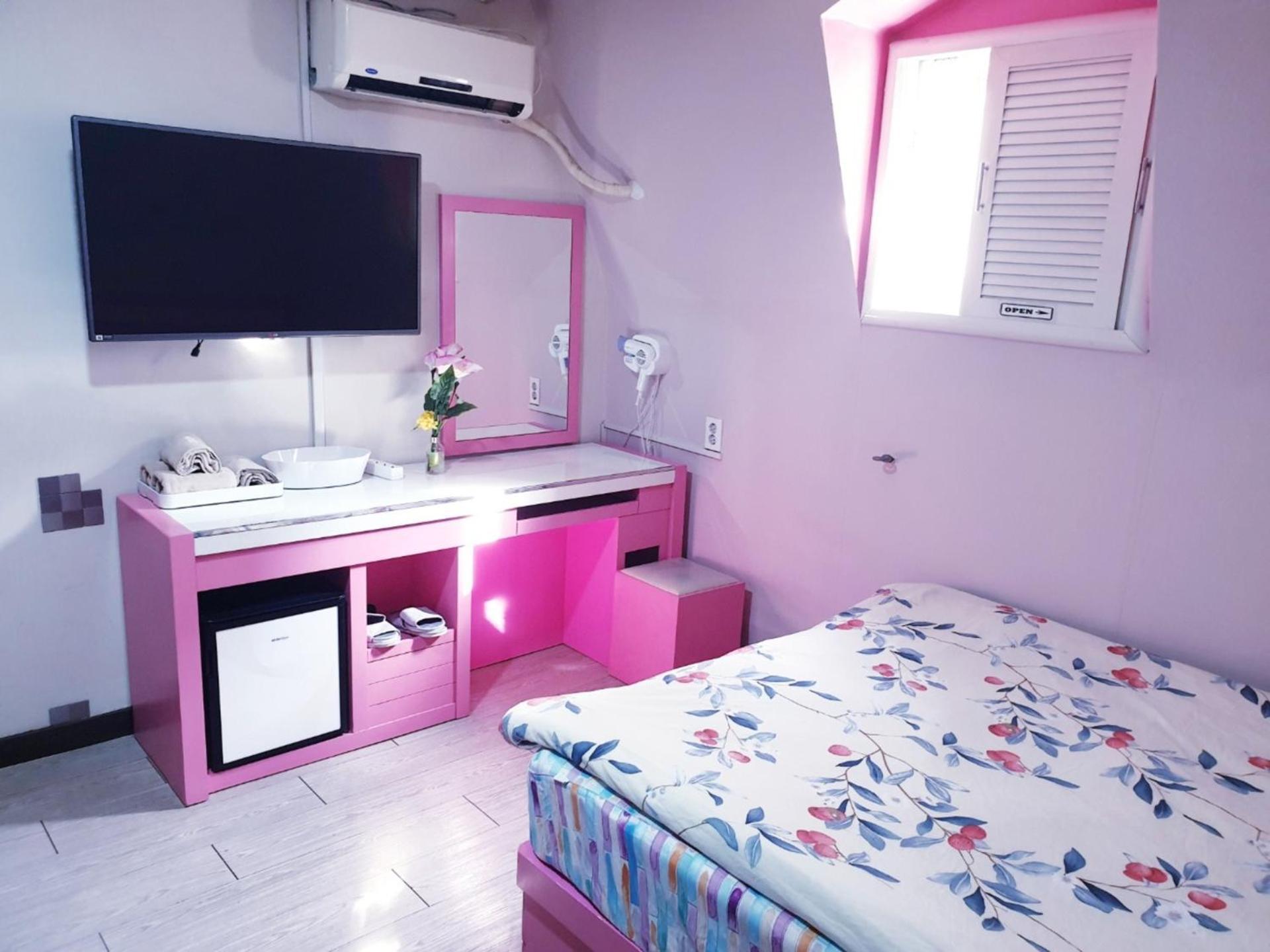 Oppa Hostel Sinchon-Hongdae Сеул Экстерьер фото