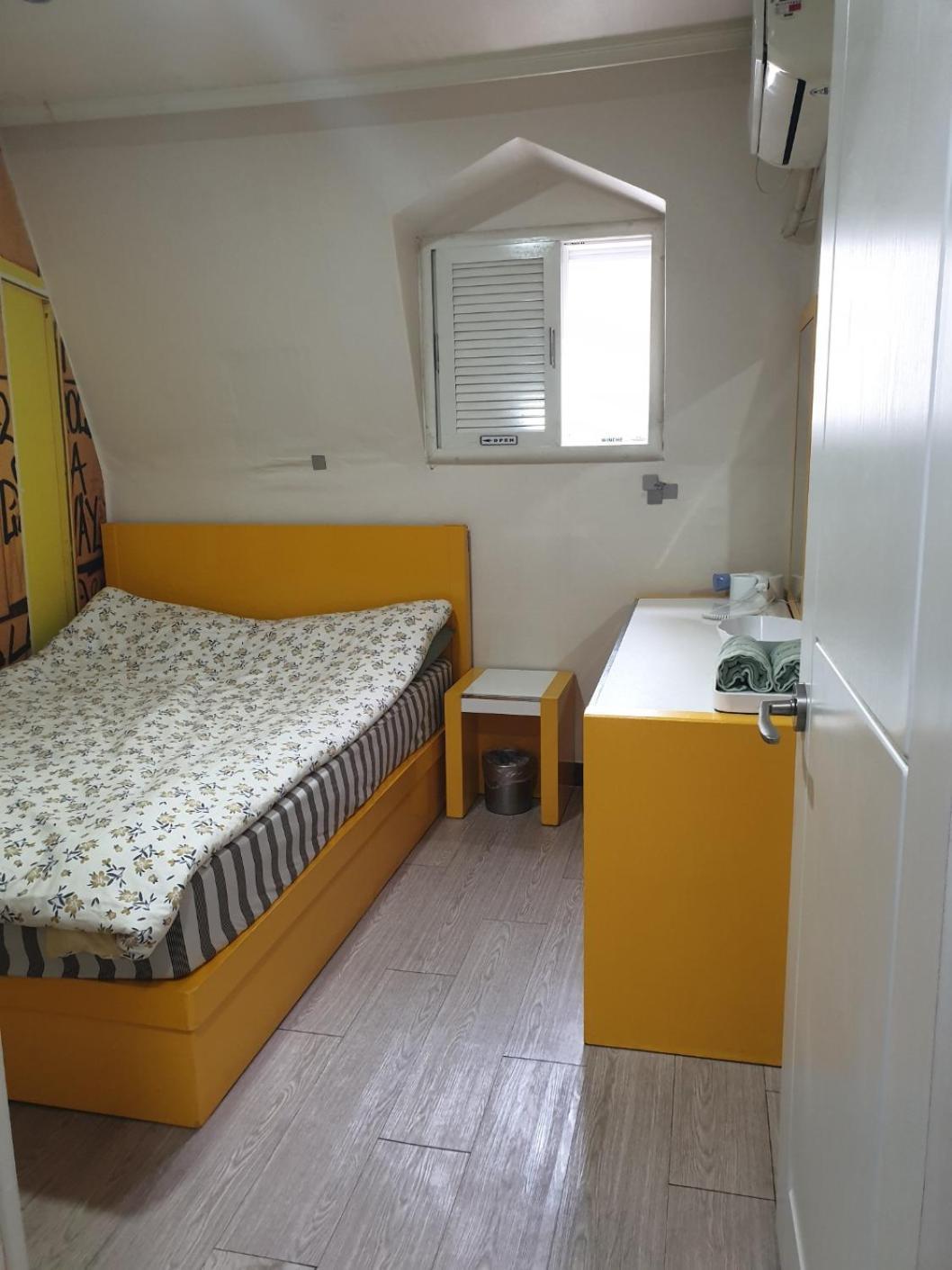 Oppa Hostel Sinchon-Hongdae Сеул Экстерьер фото