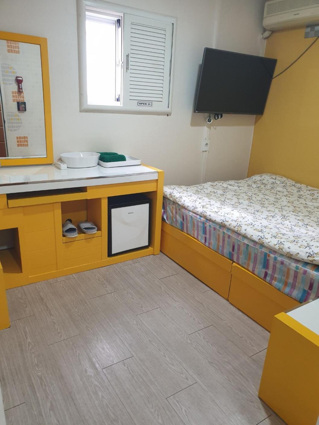 Oppa Hostel Sinchon-Hongdae Сеул Экстерьер фото