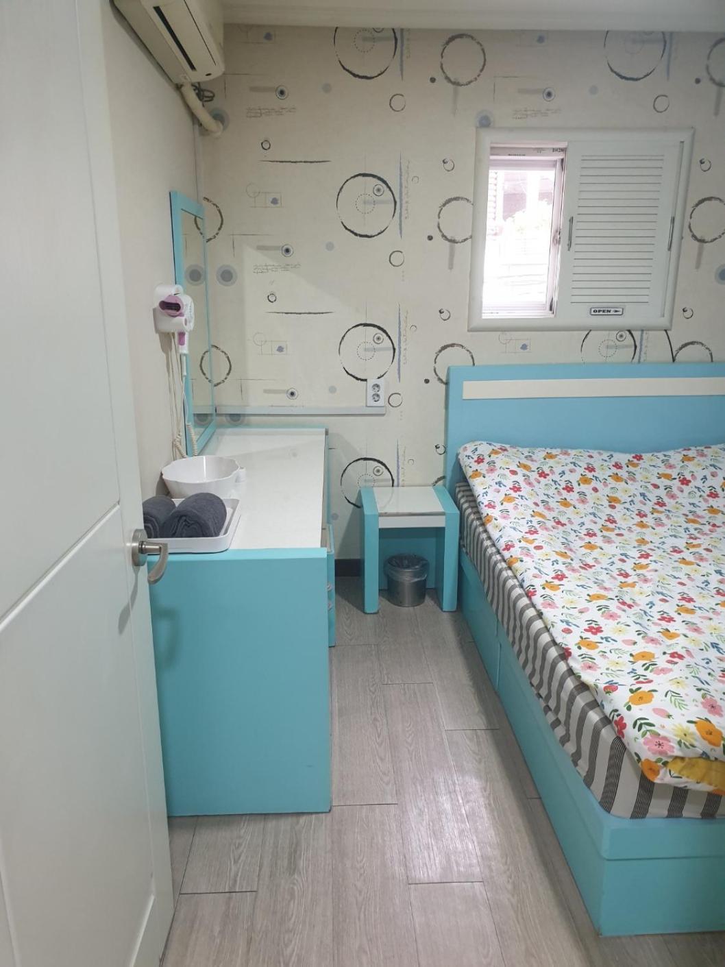 Oppa Hostel Sinchon-Hongdae Сеул Экстерьер фото