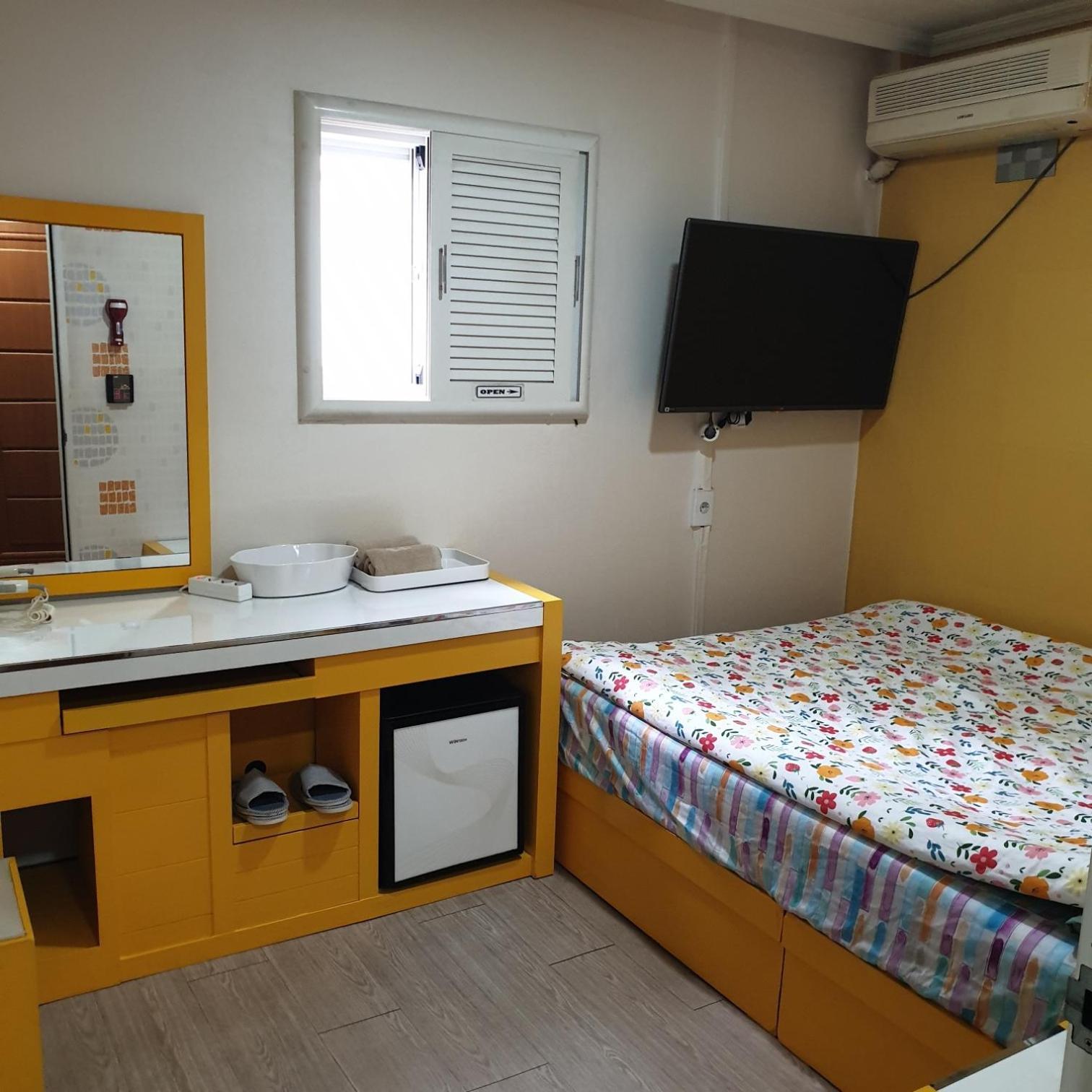 Oppa Hostel Sinchon-Hongdae Сеул Экстерьер фото