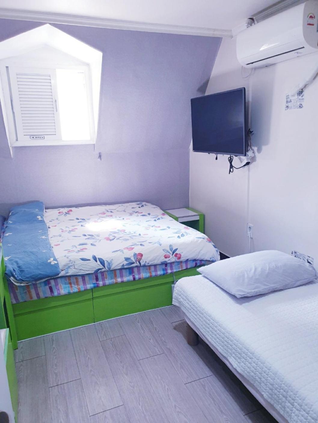 Oppa Hostel Sinchon-Hongdae Сеул Экстерьер фото