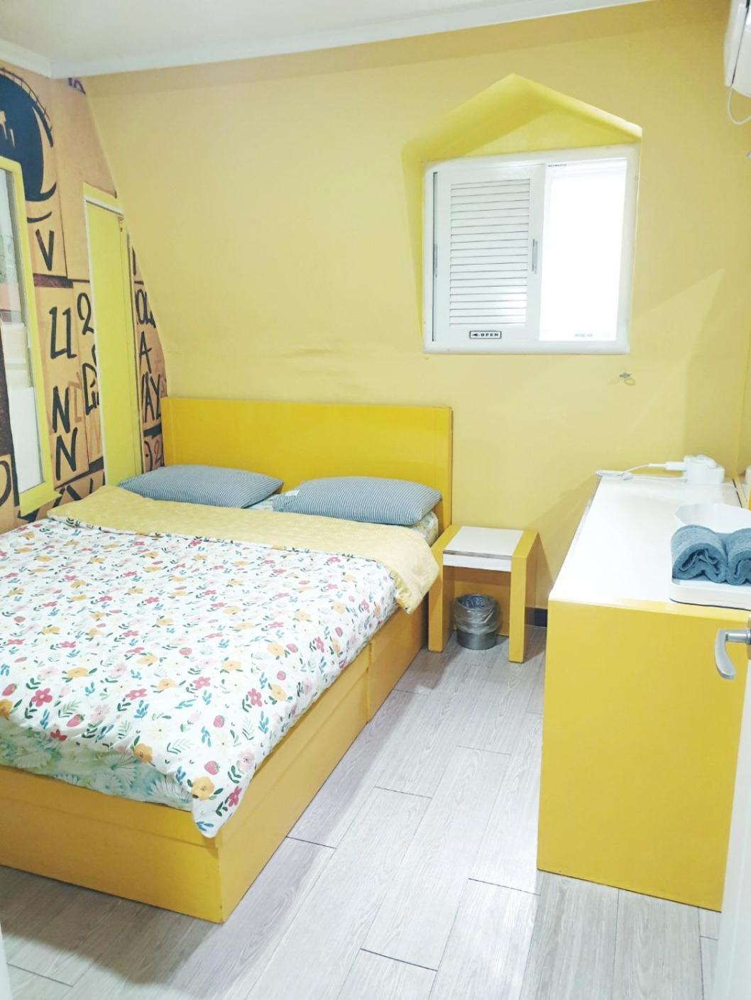 Oppa Hostel Sinchon-Hongdae Сеул Экстерьер фото