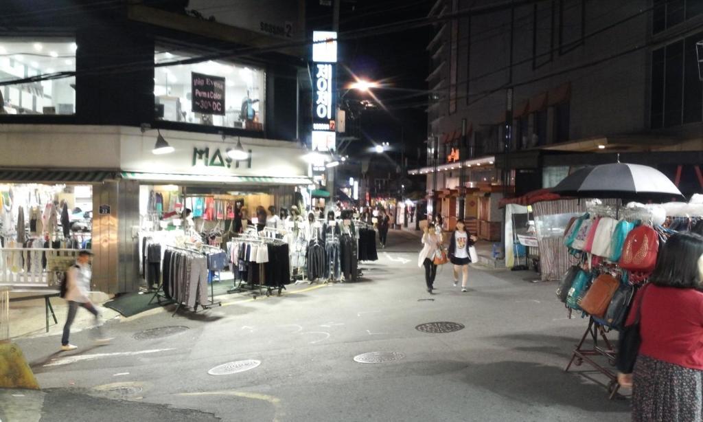Oppa Hostel Sinchon-Hongdae Сеул Экстерьер фото